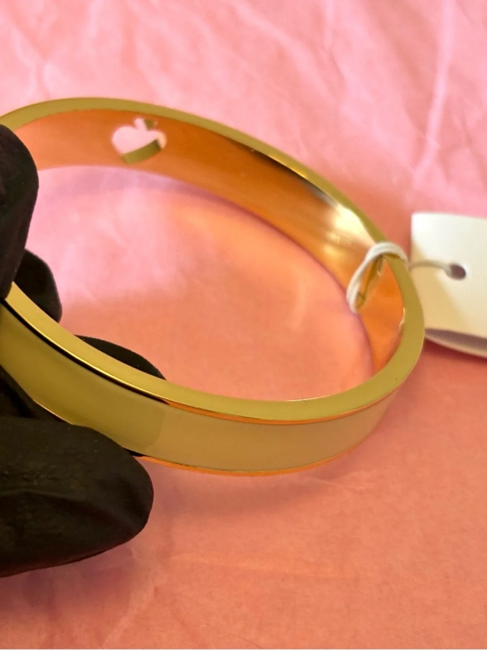 ❗️Sale❗️ ✨New✨Kate Spade✨Butter Cream Enamel Bangle with Gold spade accent - Picture 7 of 10